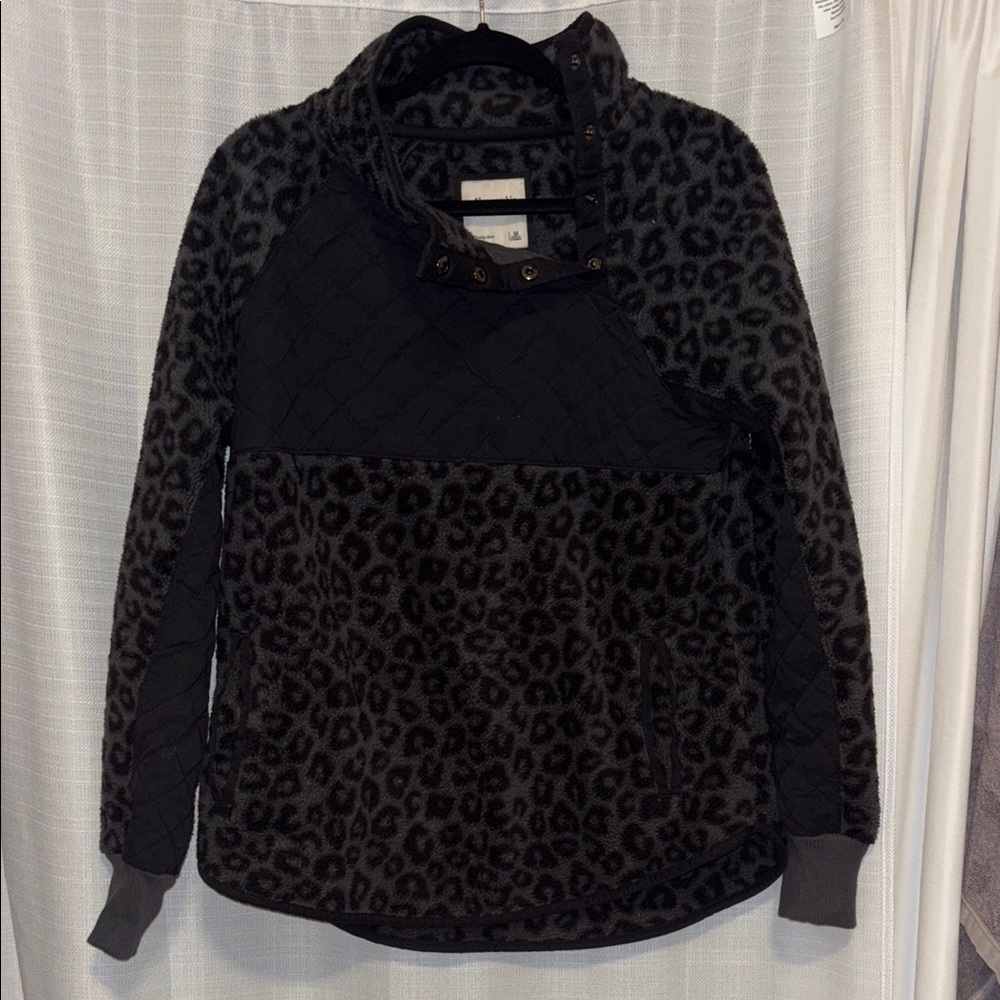 Black Leopard Print Women's Pullover